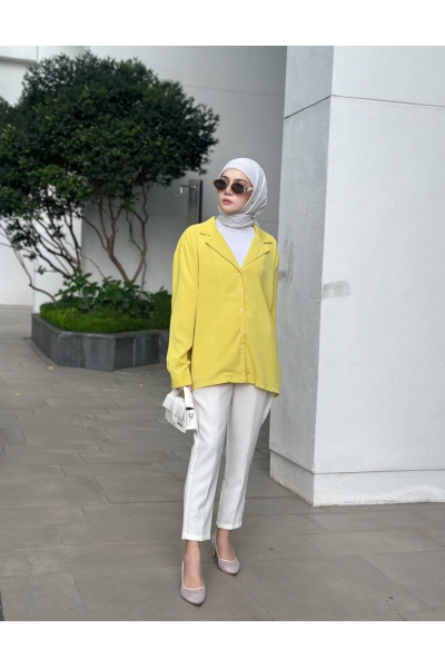 Tapered Pants in Off White Tapered Pants in Off White